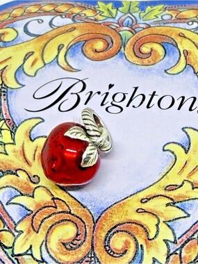 🍎 Brighton  ‘NEW YORK’ Silver Red AppleTravel Charm - only 1 left!